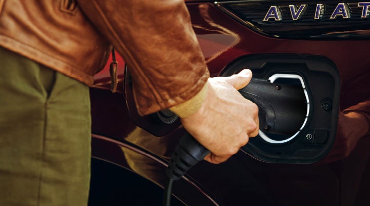 A hand is shown plugging in the charger into the charging port of a 2021 Lincoln Aviator | Empire Lincoln in Abingdon VA
