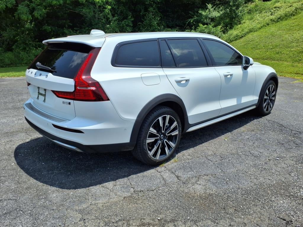 2023 Volvo V60 Cross Country B5 Ultimate