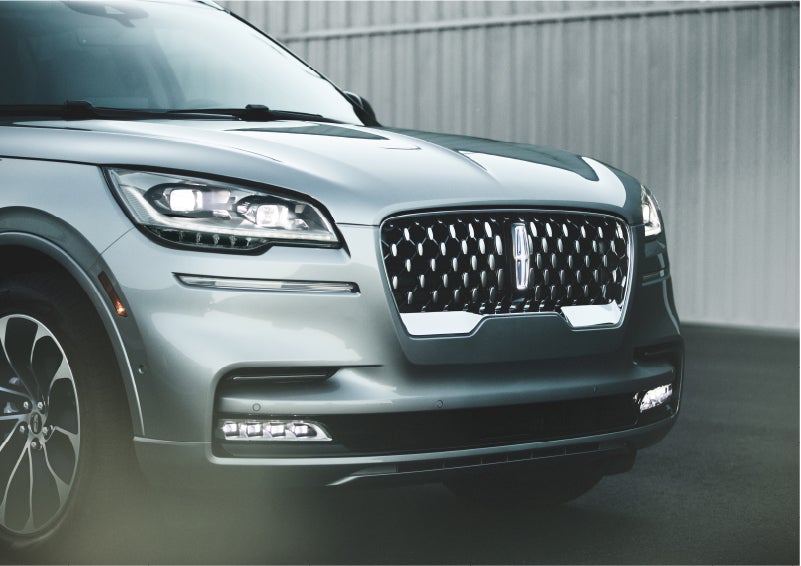The available adaptive pixel LED headlamps of the 2023 Lincoln Aviator® SUV activated | Empire Lincoln in Abingdon VA