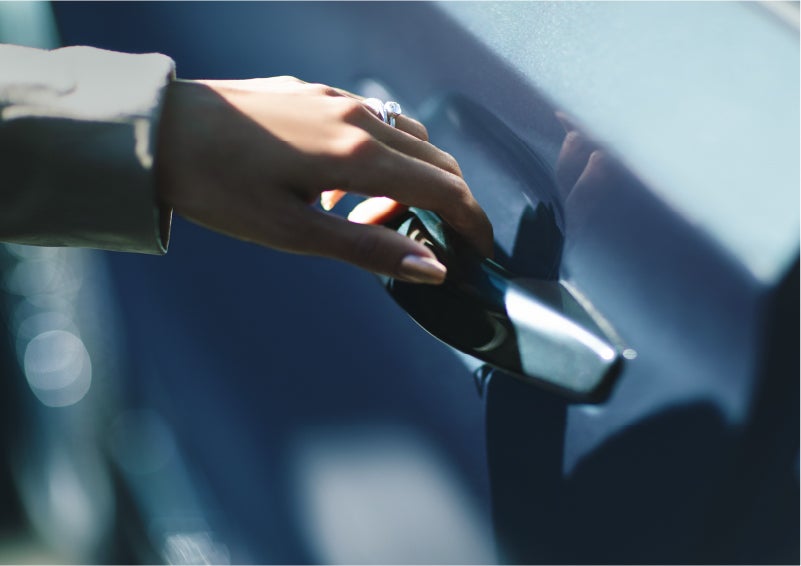 A hand gracefully grips the Light Touch Handle of a 2023 Lincoln Aviator® SUV to demonstrate its ease of use | Empire Lincoln in Abingdon VA