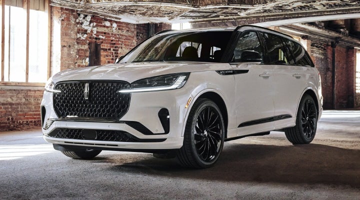 A 2026 Lincoln Aviator® SUV is shown with the available Jet Appearance Package. | Empire Lincoln in Abingdon VA